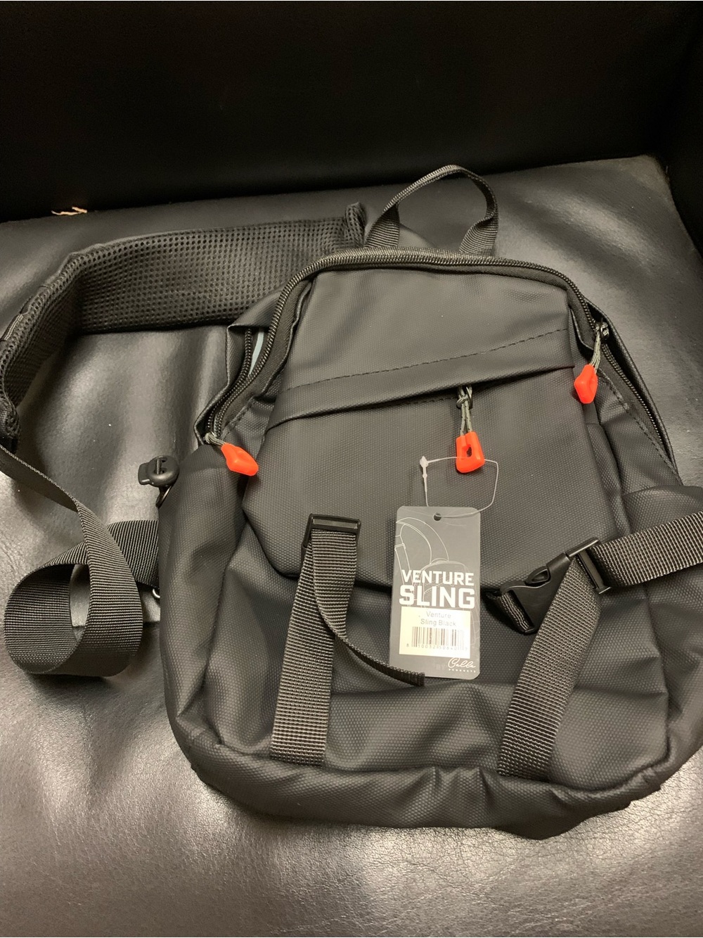 Venture sling bag Black. Lots of pockets